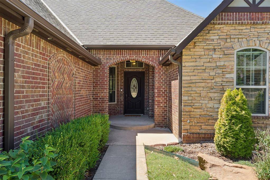 3325 Cheyenne Villa CIR, Edmond, OK 73013