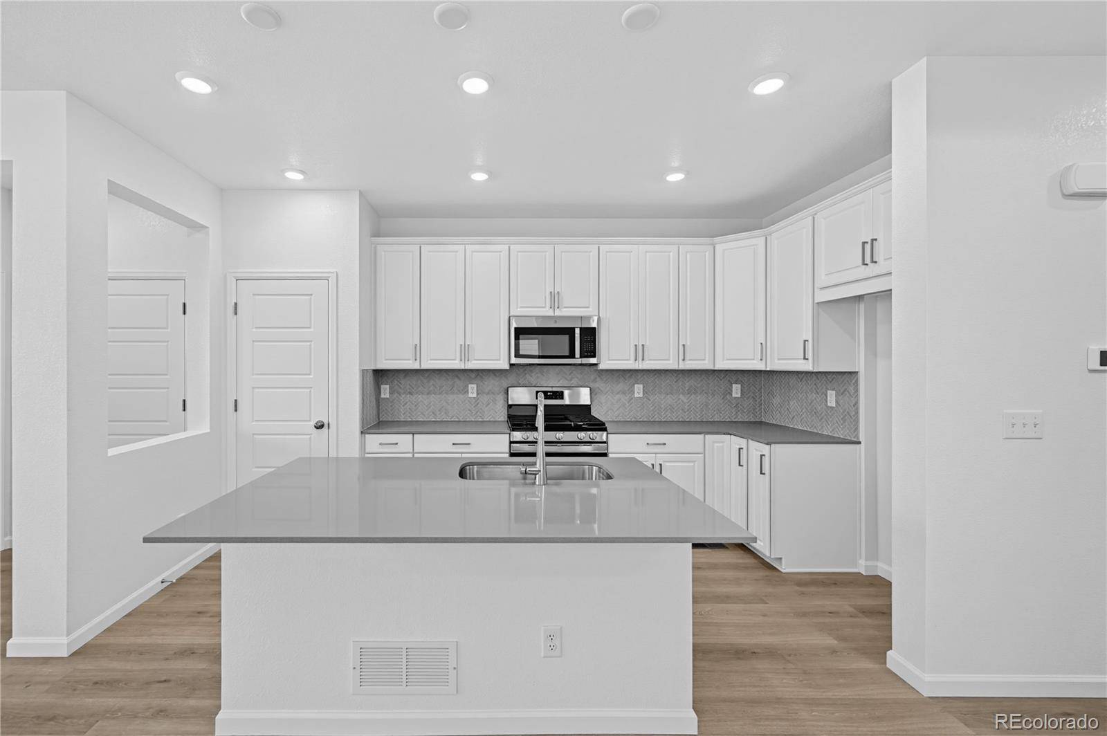 23732 E 33rd PL, Aurora, CO 80019