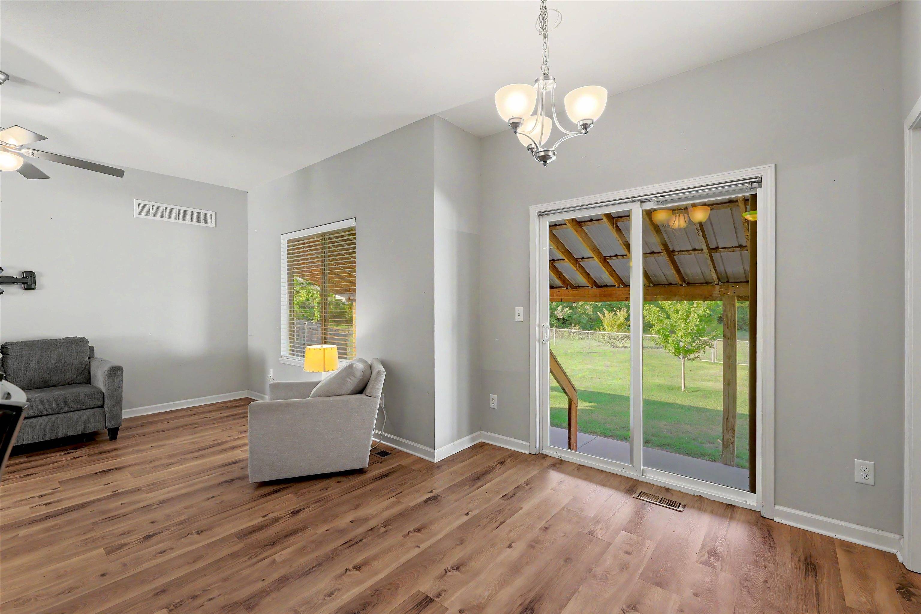 1229 S Ward, Haysville, KS 67060