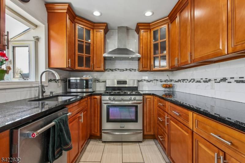 33 Adams St, Woodbridge Twp., NJ 08830