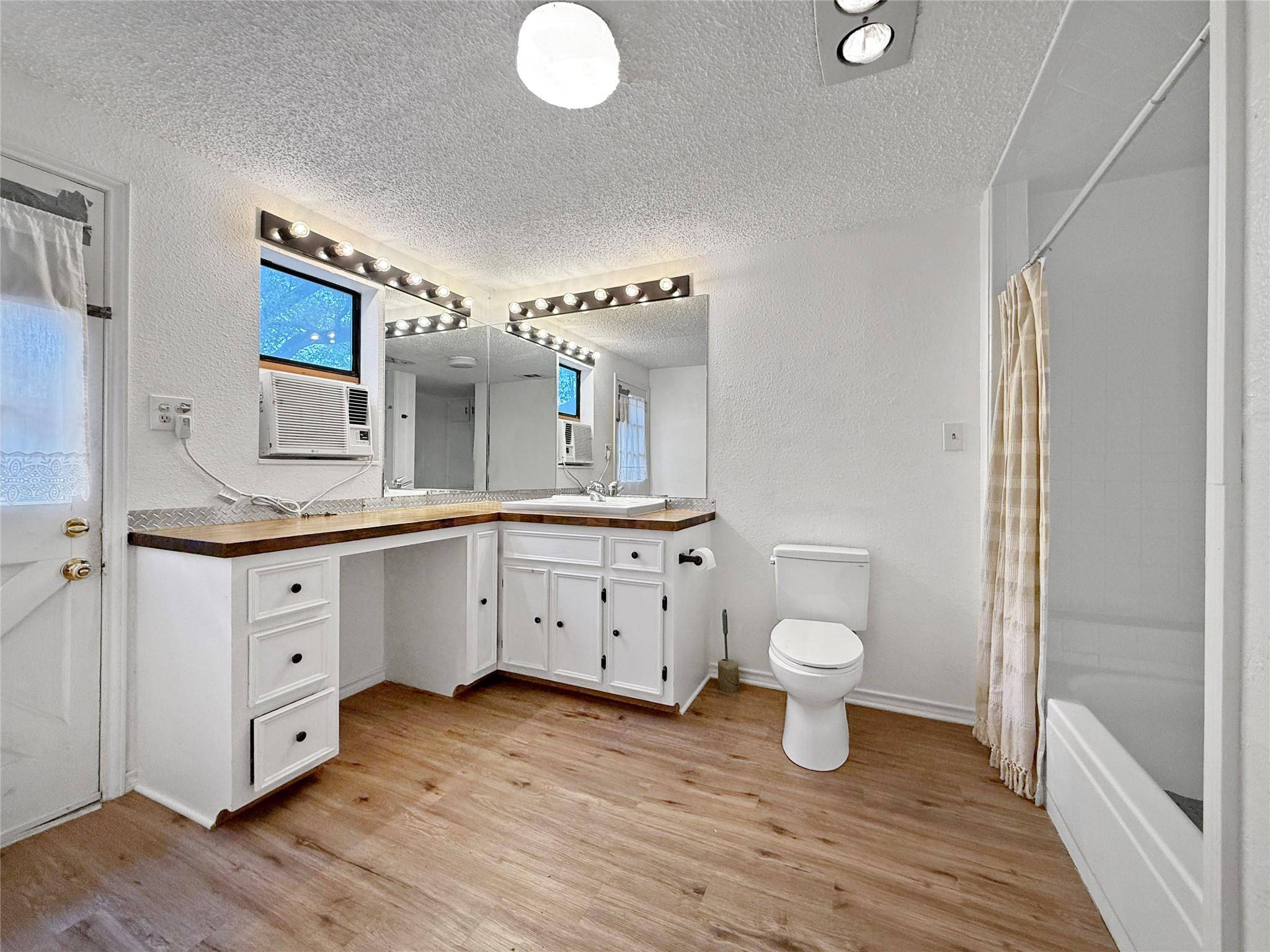 15211 Fitzhugh RD #B - Back Cabin, Austin, TX 78736