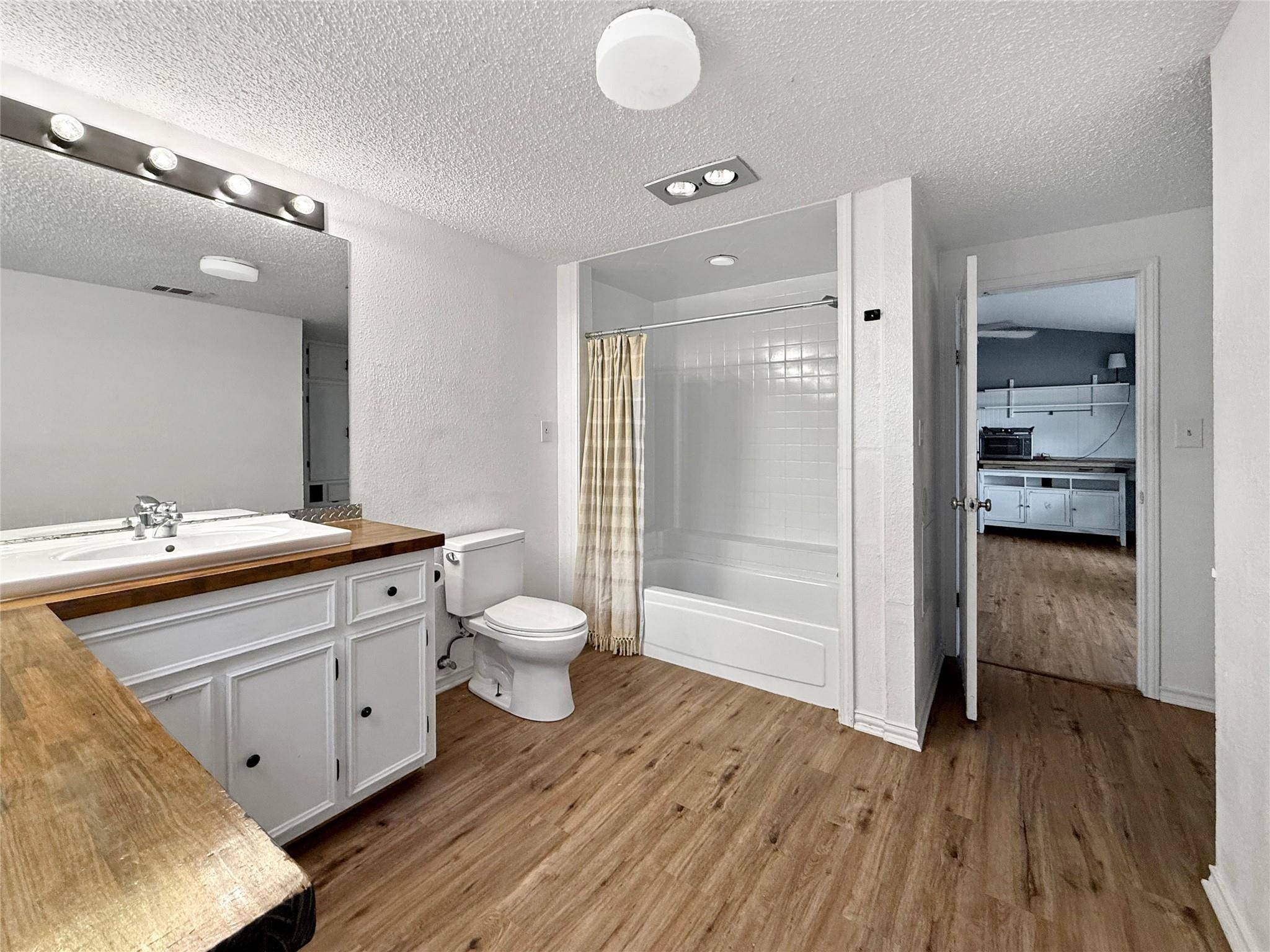 15211 Fitzhugh RD #B - Back Cabin, Austin, TX 78736