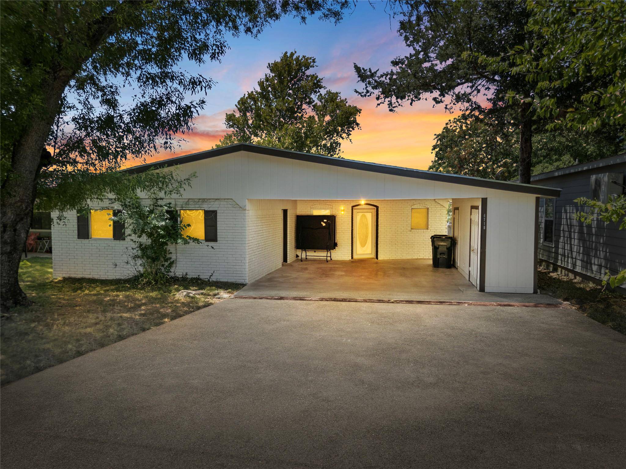 4718 River Oaks DR, Kingsland, TX 78639