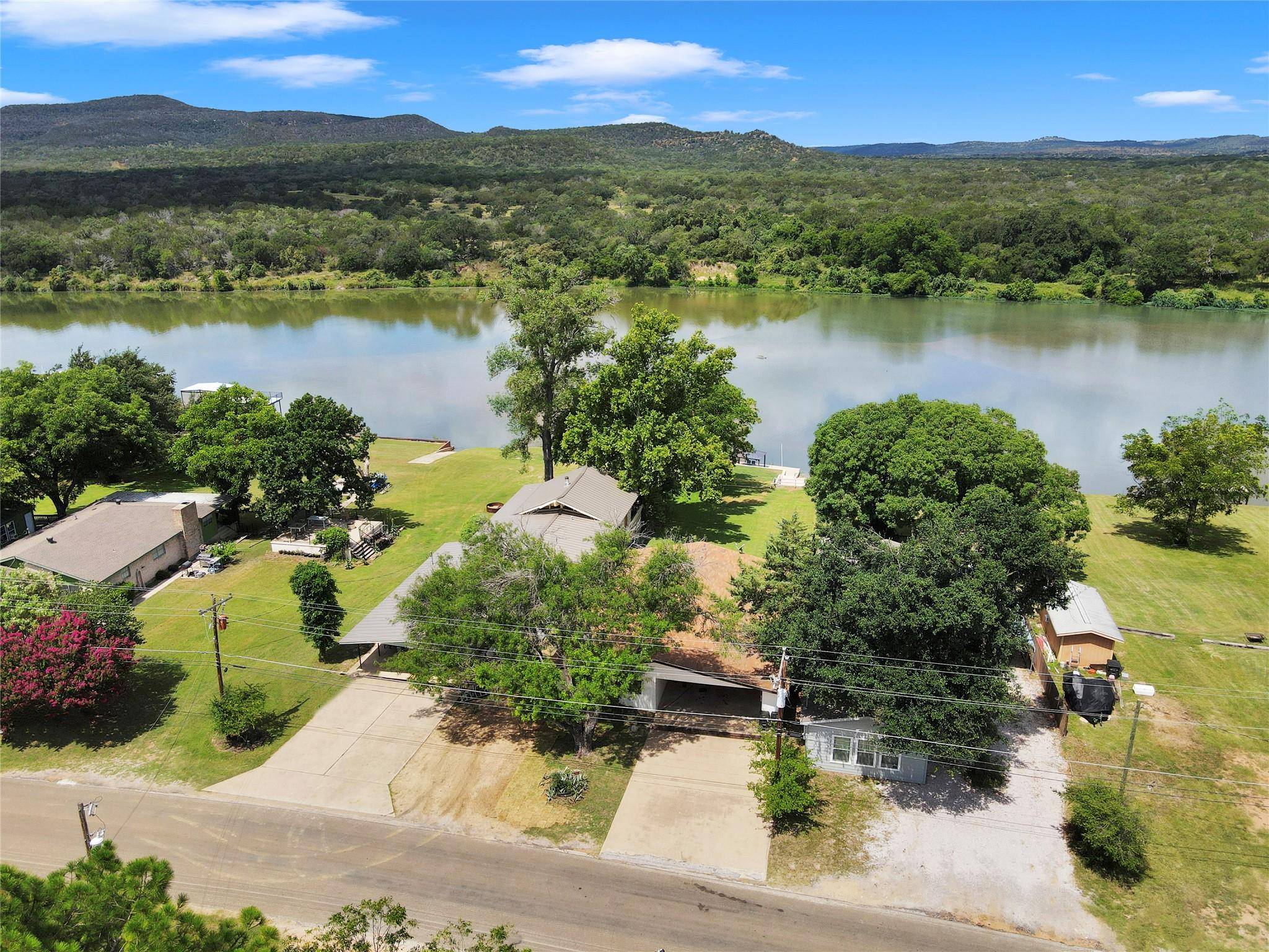 4718 River Oaks DR, Kingsland, TX 78639