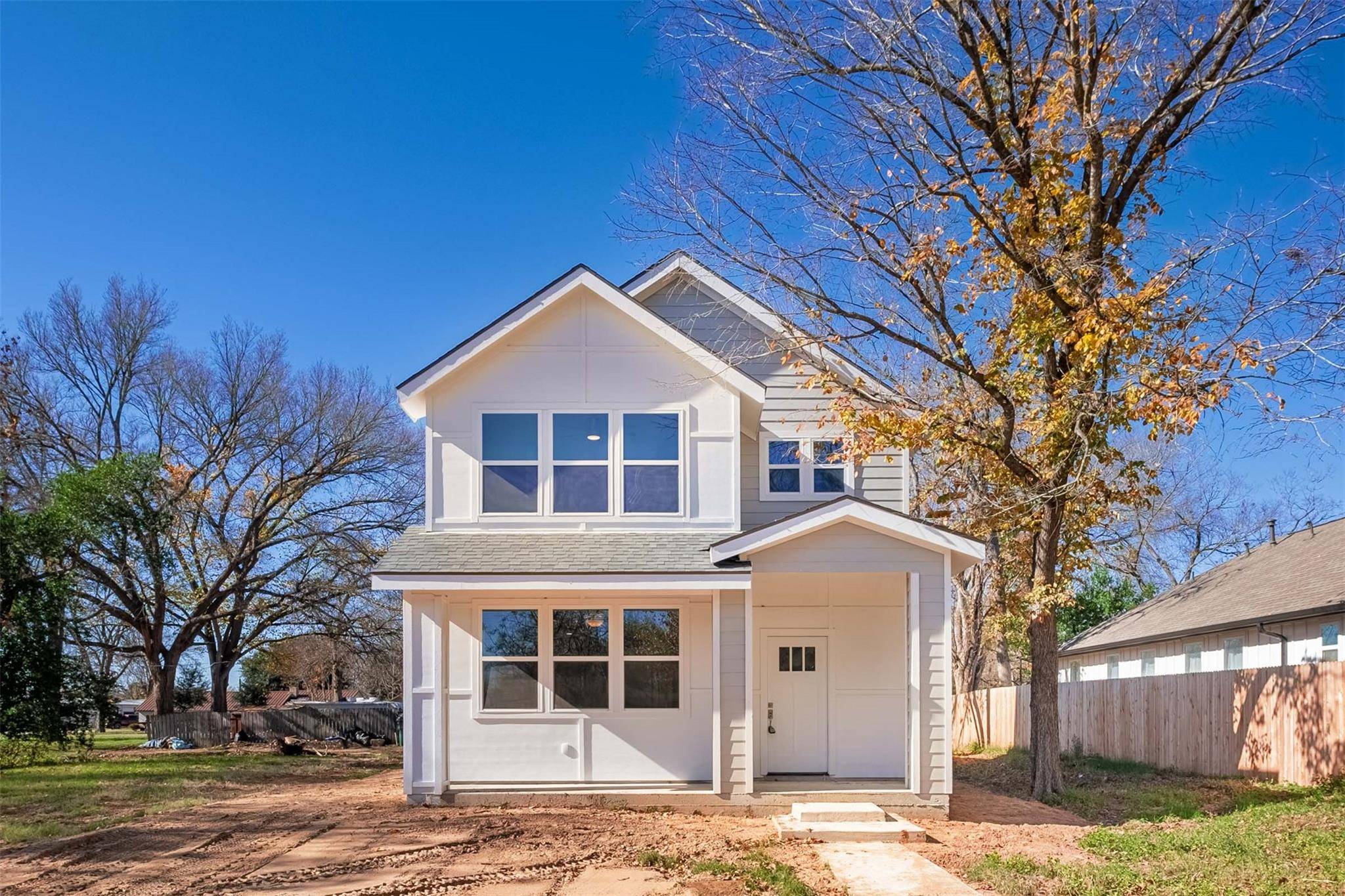 107 Wilkes ST, Smithville, TX 78957