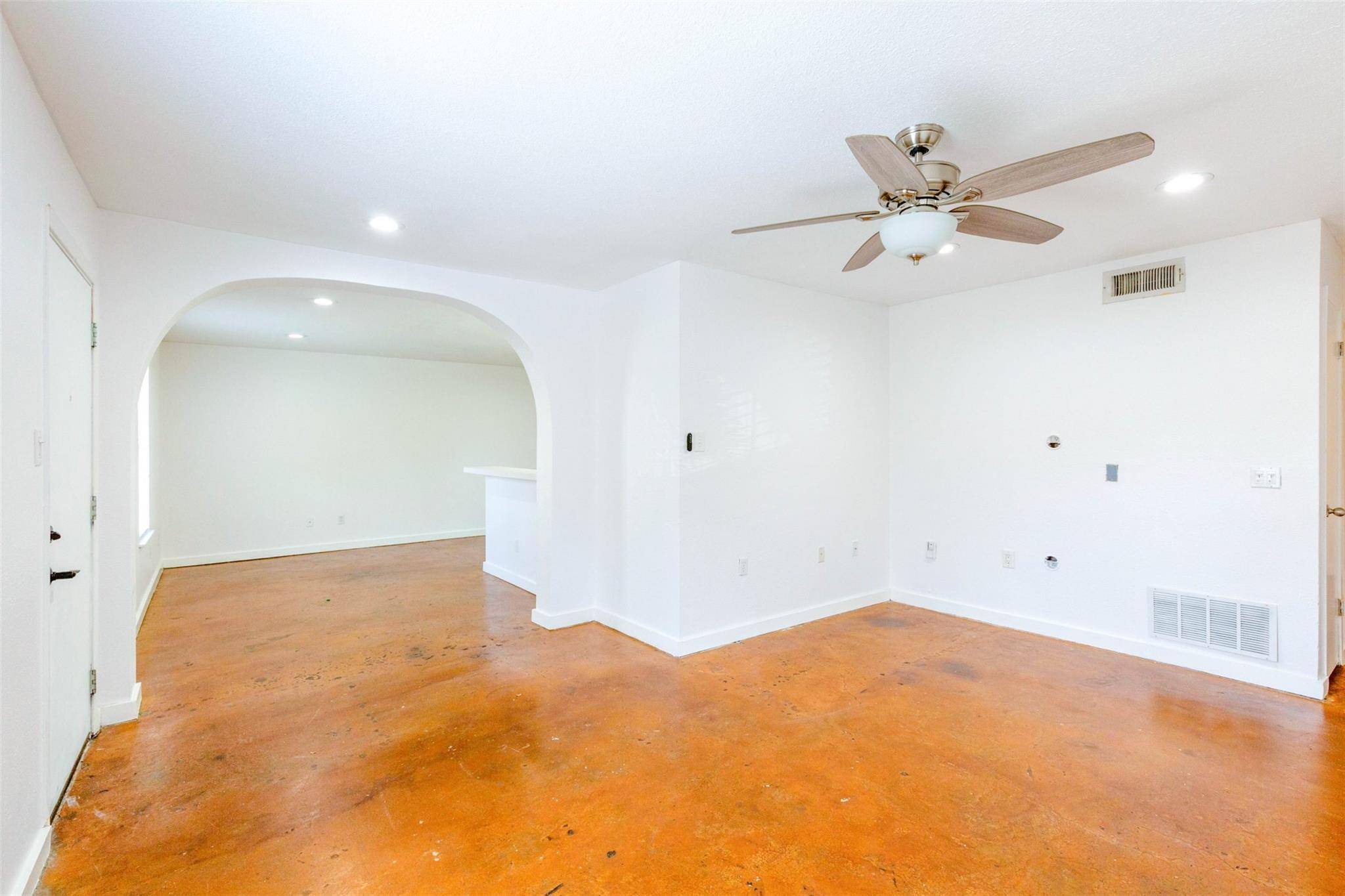 2302 E Side DR #11, Austin, TX 78704