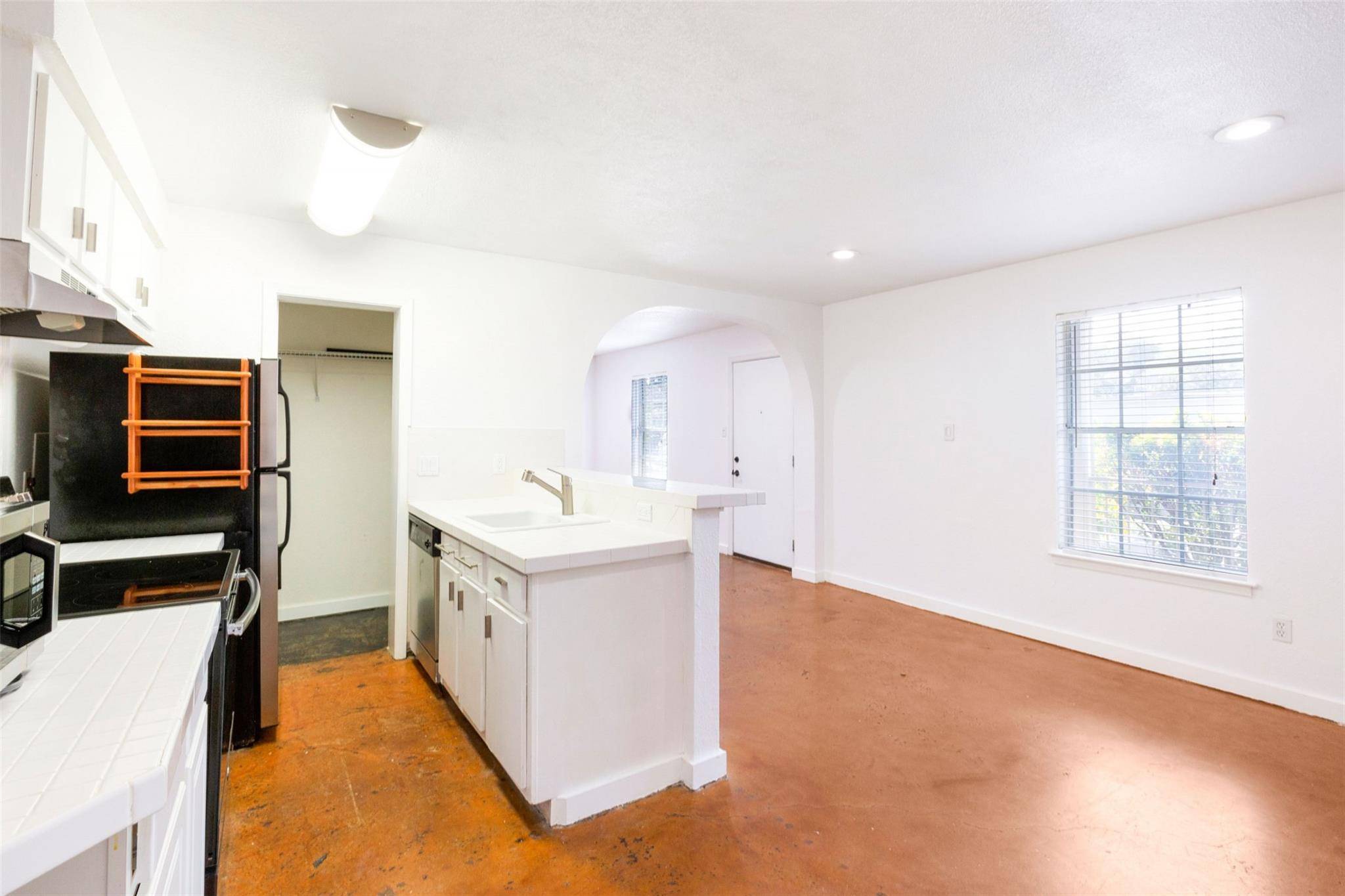 2302 E Side DR #11, Austin, TX 78704