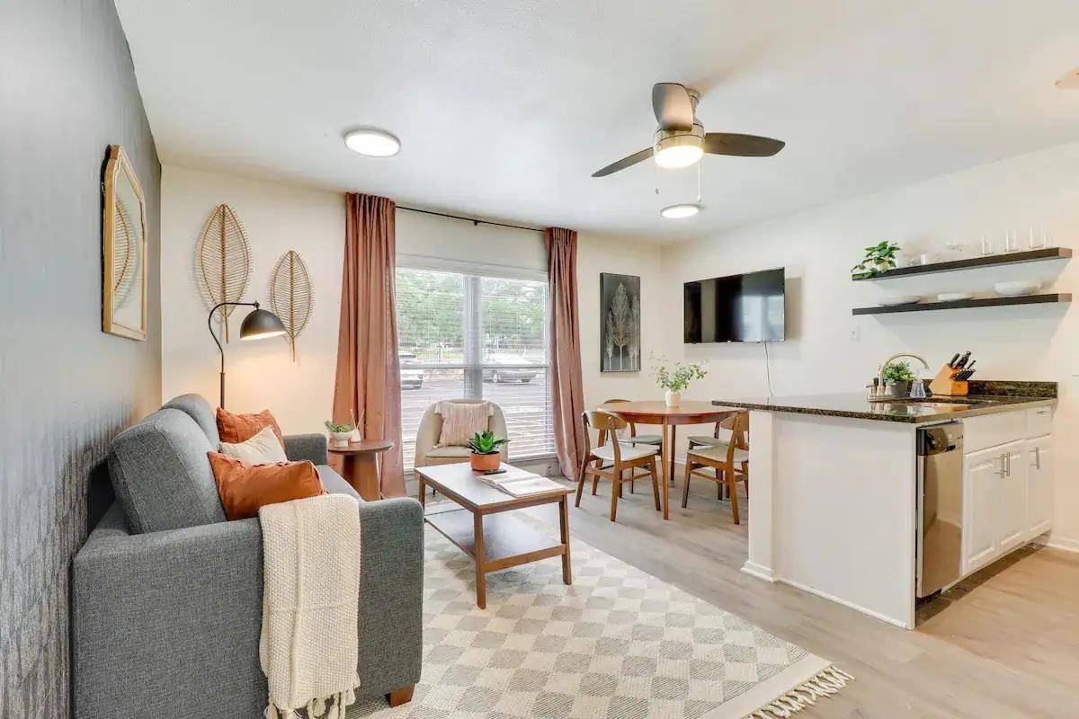 2401 Manor rd #129, Austin, TX 78722