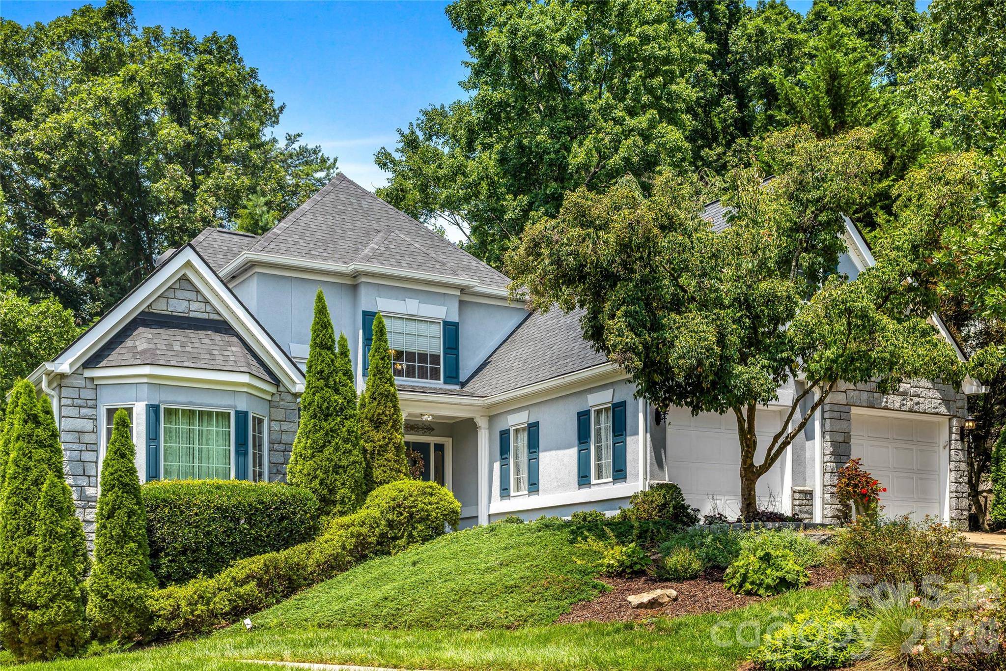 11 Tiverton LN, Asheville, NC 28803