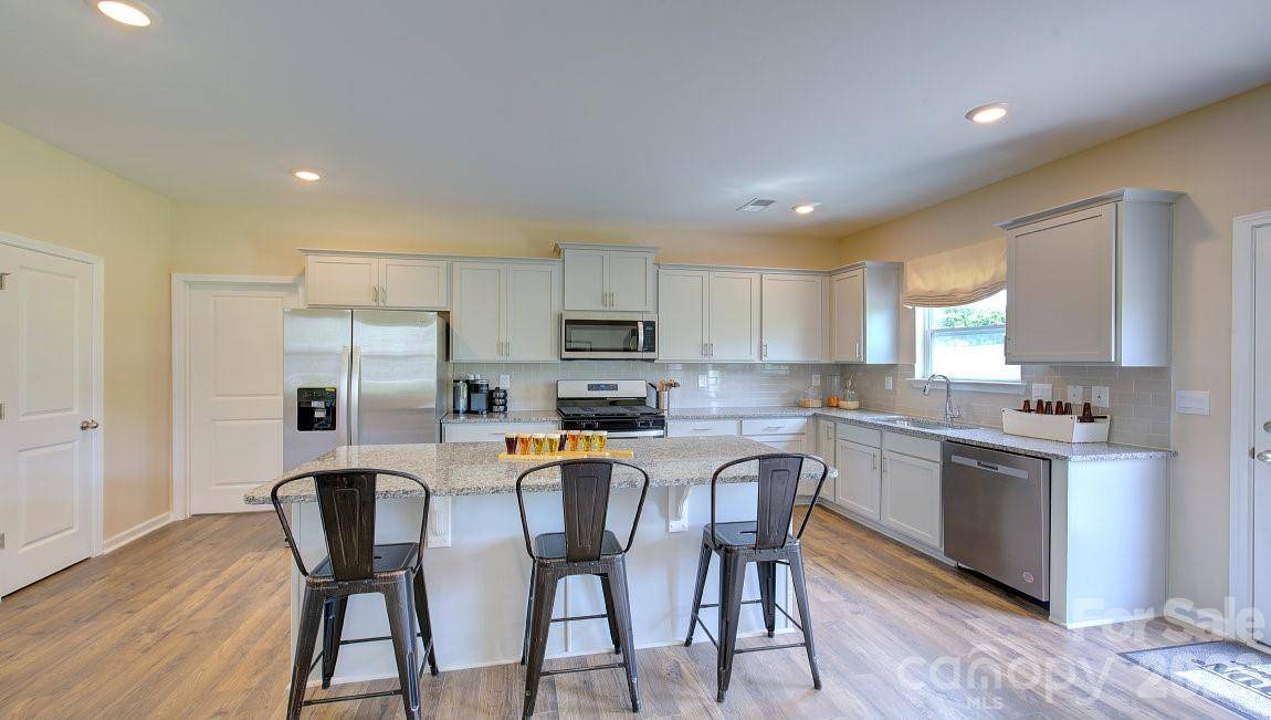 220 Hyder Ridge RD, Asheville, NC 28804