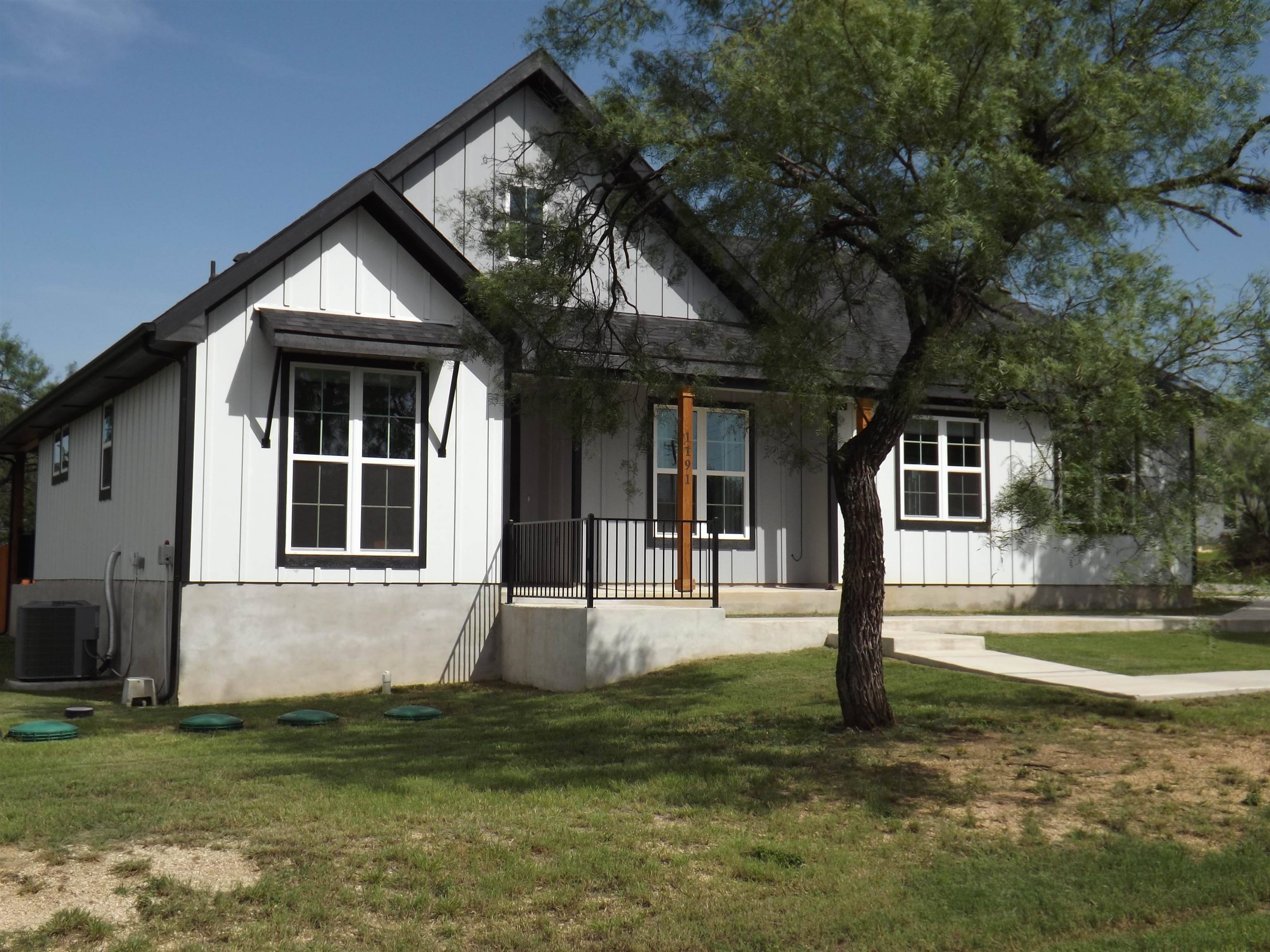 1191 S Lake Dr, Granite Shoals, TX 78654