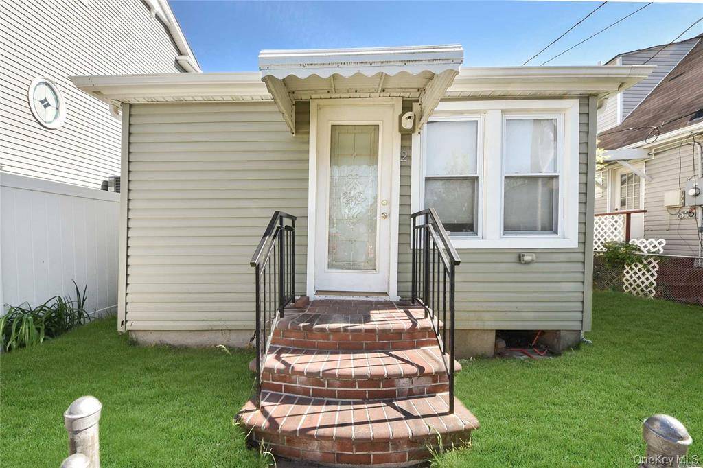 2 Sampson ST, East Rockaway, NY 11518