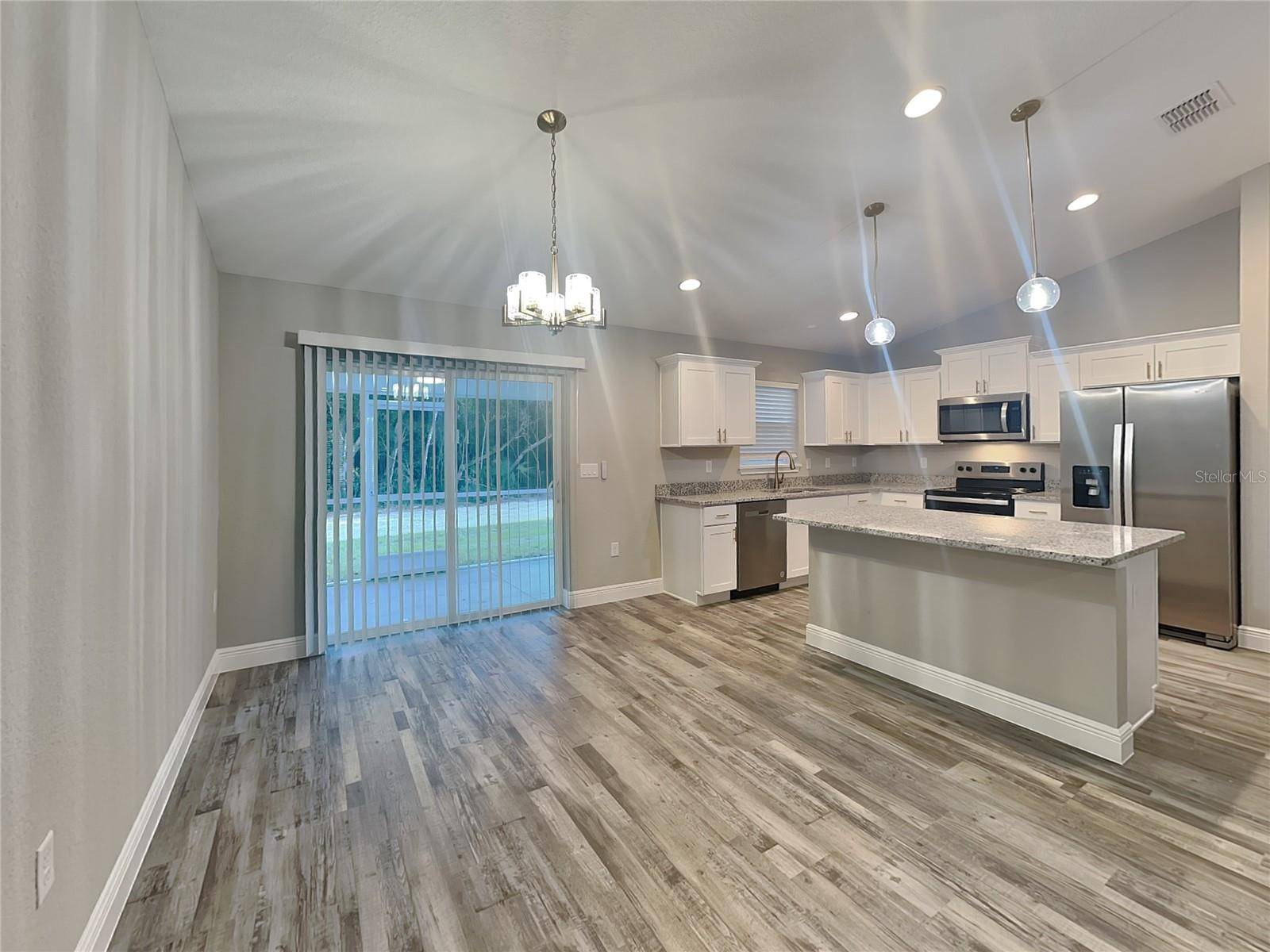 13 LOCUST LOOP CIR, Ocala, FL 34472