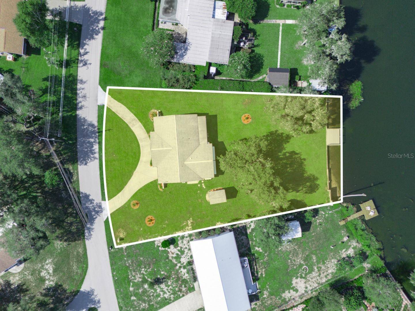 619 LAKE BLUE DR, Lake Placid, FL 33852