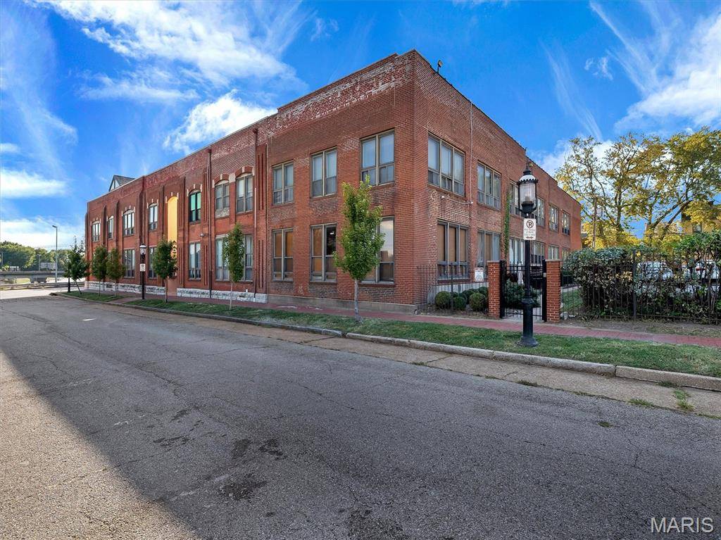1523 S 10th ST #110, St Louis, MO 63104