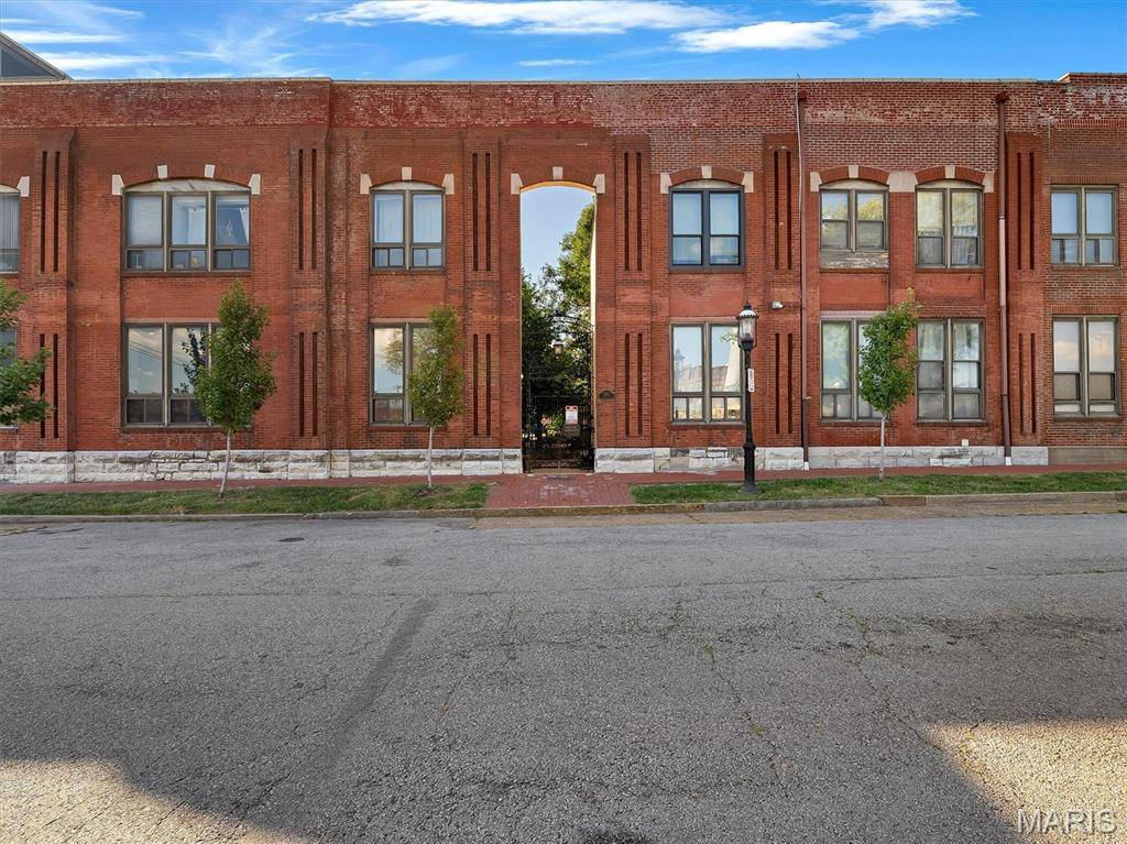 1523 S 10th ST #110, St Louis, MO 63104