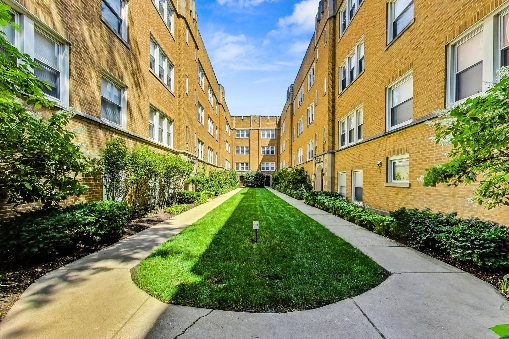 2537.5 Prairie AVE #1S, Evanston, IL 60201