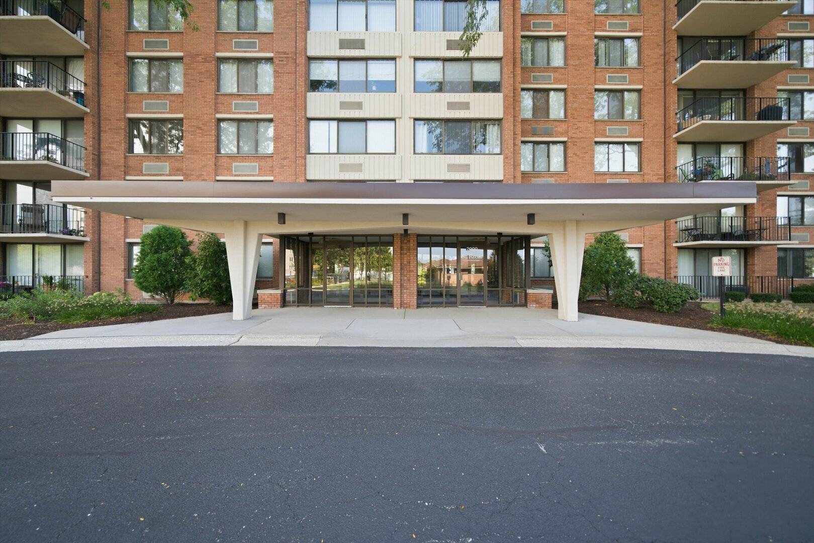 2000 Saint Regis DR #4H, Lombard, IL 60148