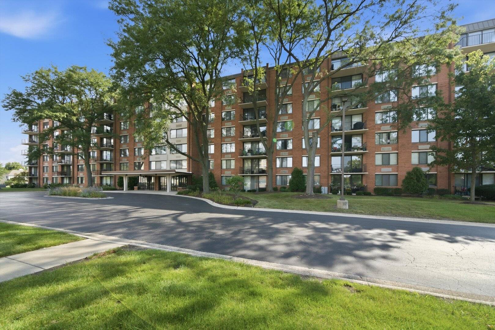 2000 Saint Regis DR #4H, Lombard, IL 60148