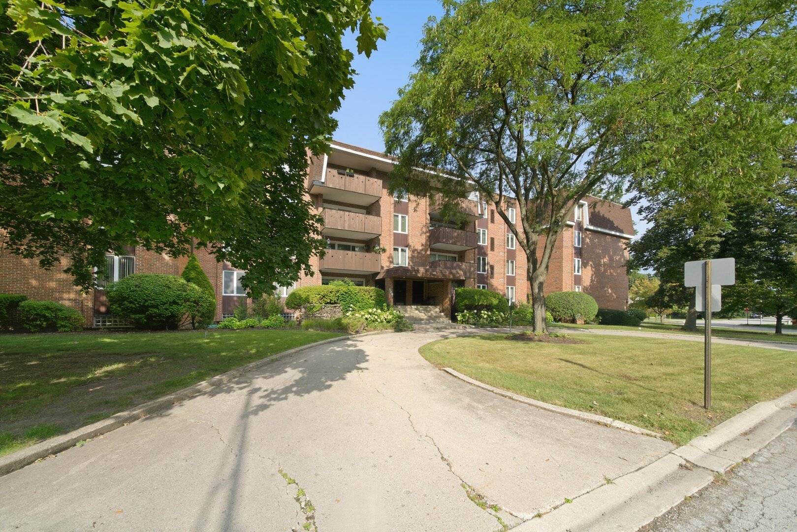 120 S Spruce AVE #307, Wood Dale, IL 60191