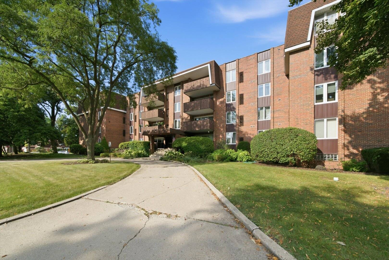 120 S Spruce AVE #307, Wood Dale, IL 60191
