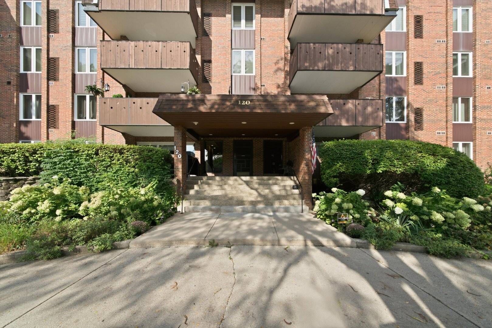 120 S Spruce AVE #307, Wood Dale, IL 60191