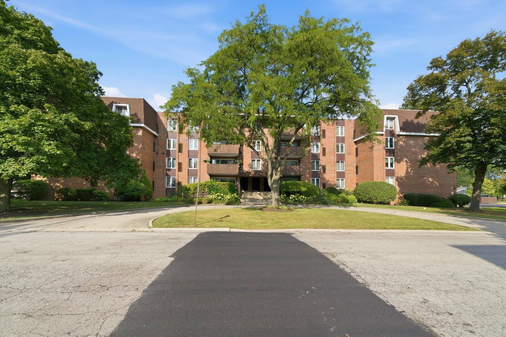120 S Spruce AVE #307, Wood Dale, IL 60191