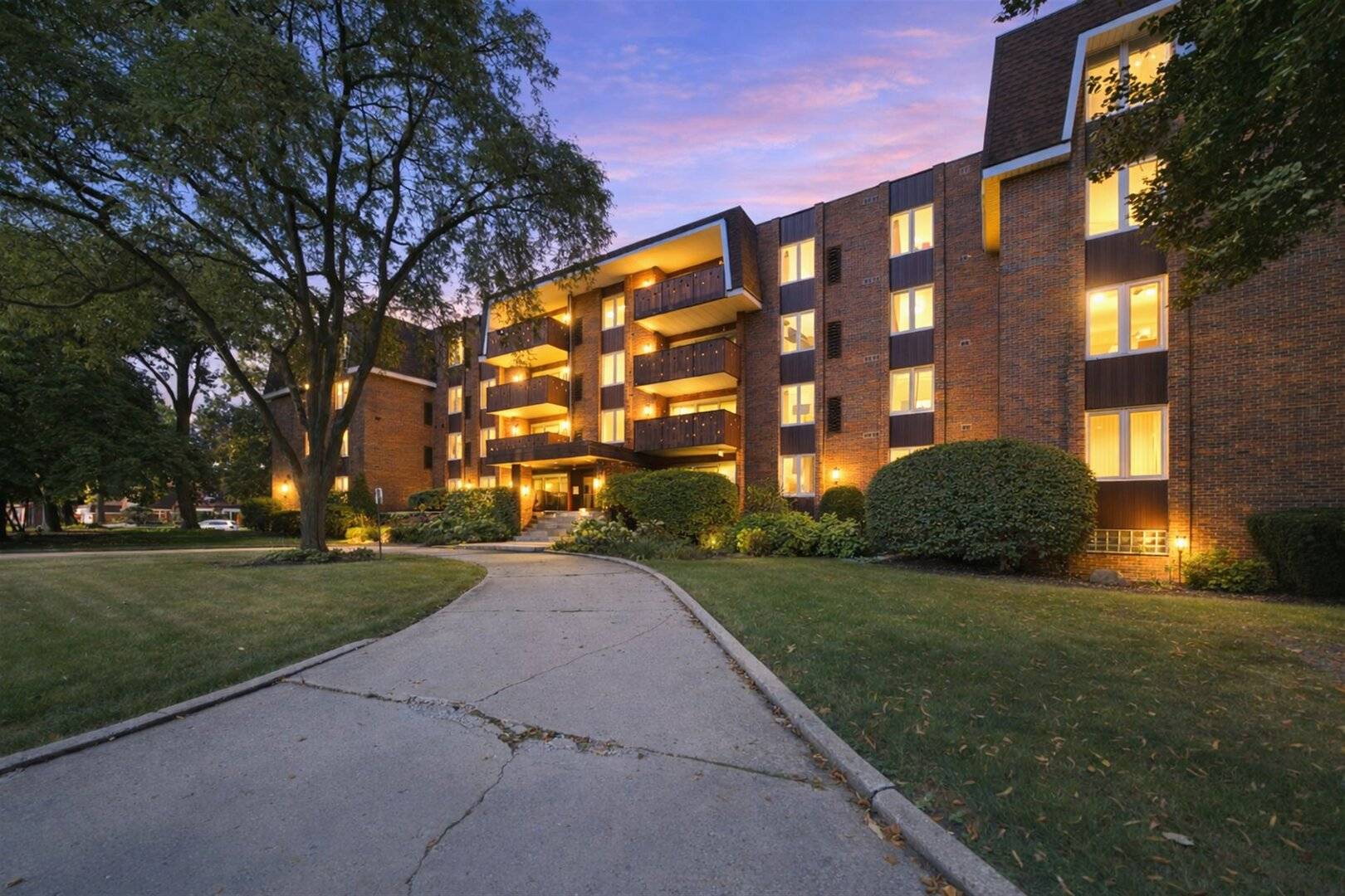120 S Spruce AVE #307, Wood Dale, IL 60191