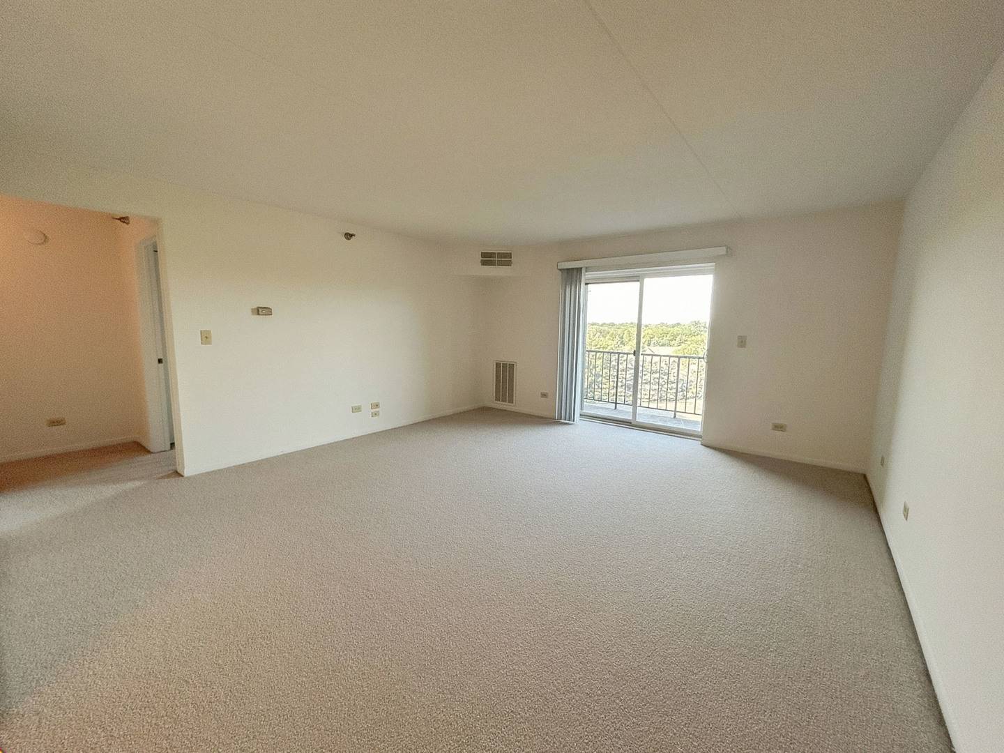 1 Bloomingdale PL #606, Bloomingdale, IL 60108