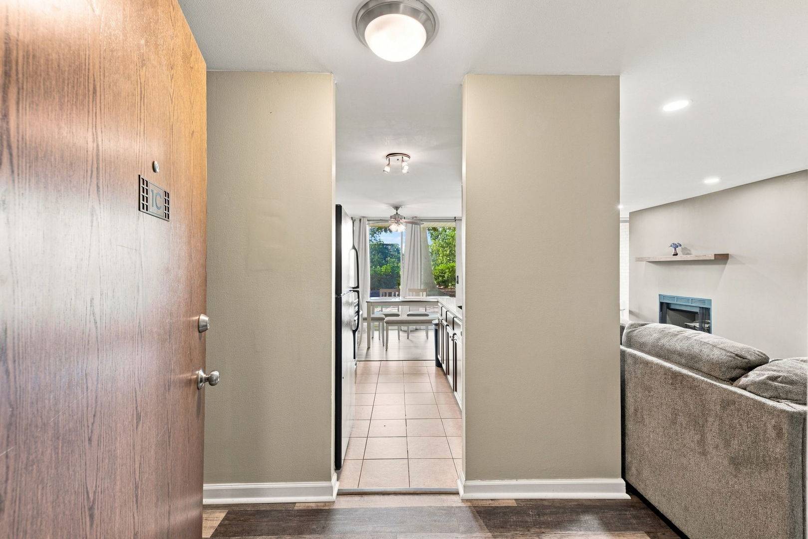 5950 Oakwood DR #1C, Lisle, IL 60532