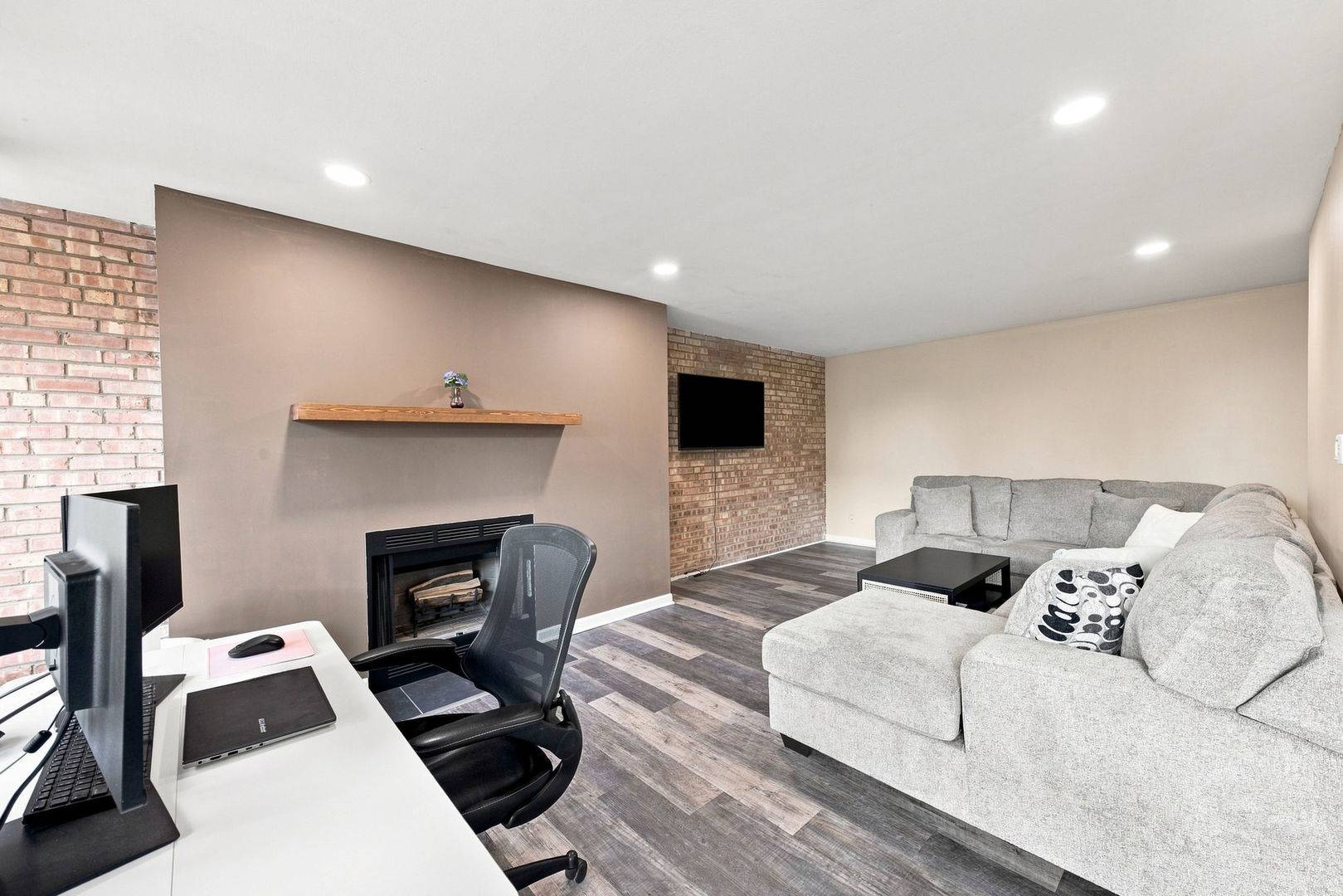 5950 Oakwood DR #1C, Lisle, IL 60532