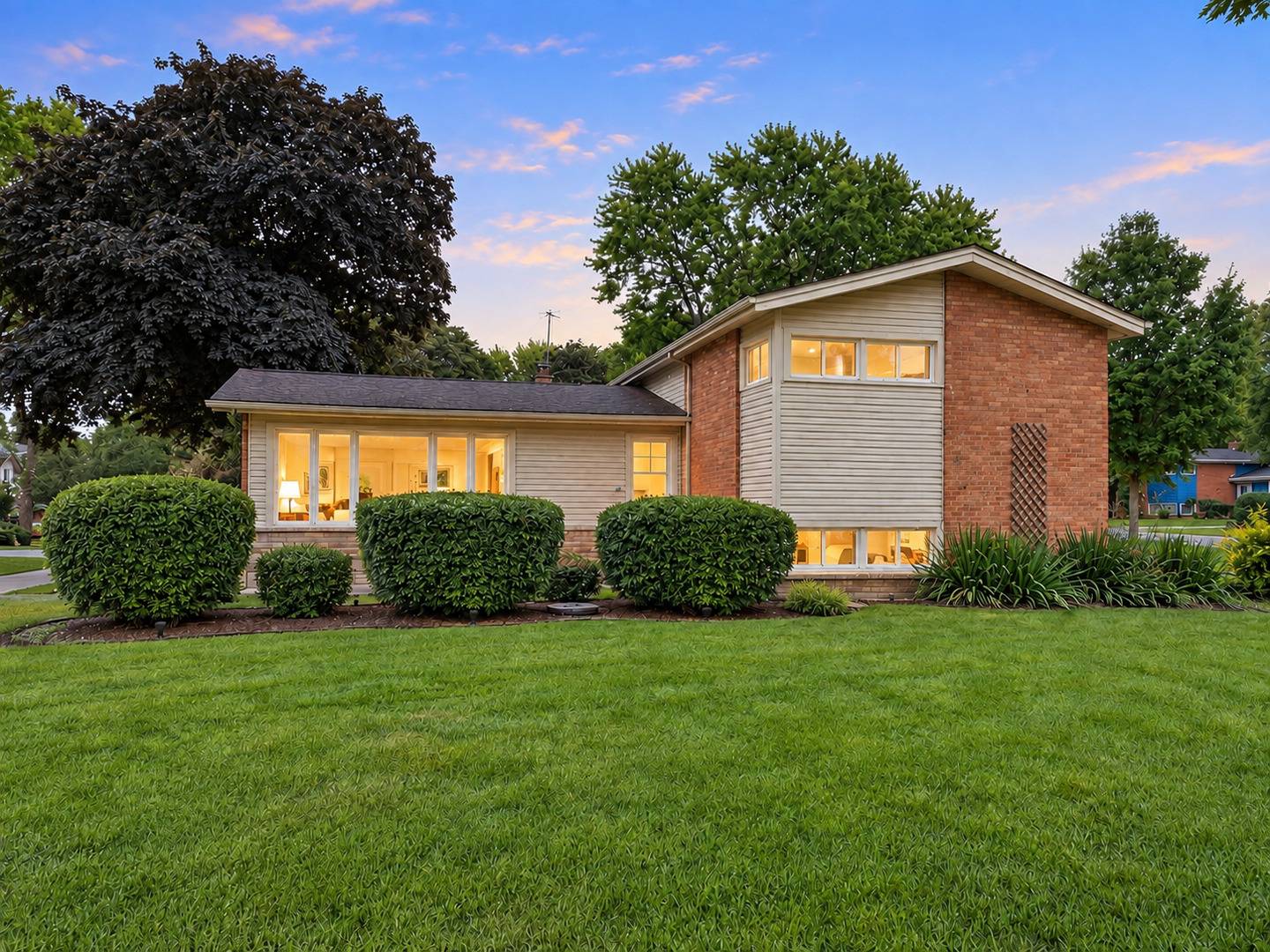 274 W Pleasant Hill BLVD, Palatine, IL 60067