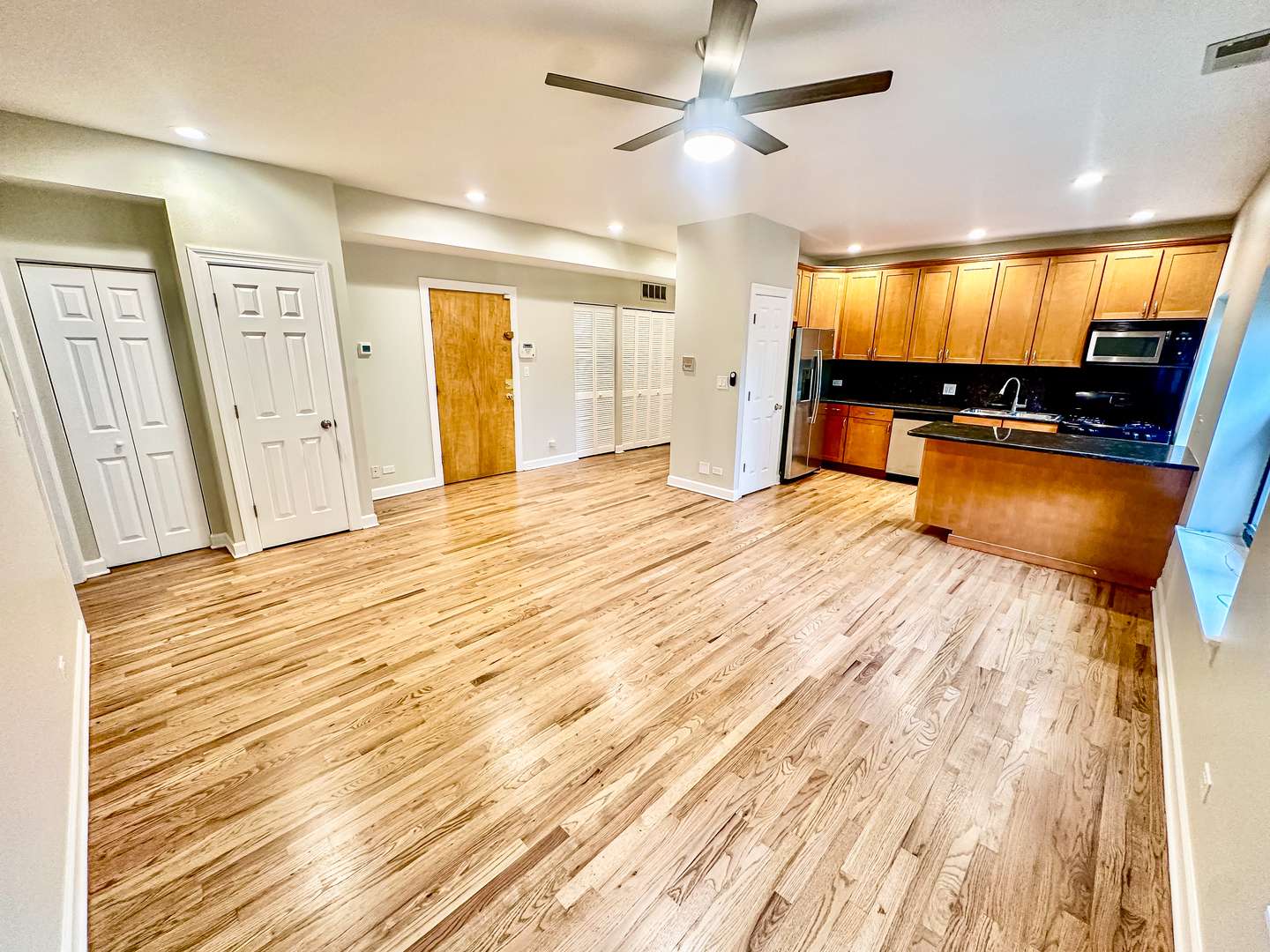 6324 S KIMBARK AVE #300, Chicago, IL 60637