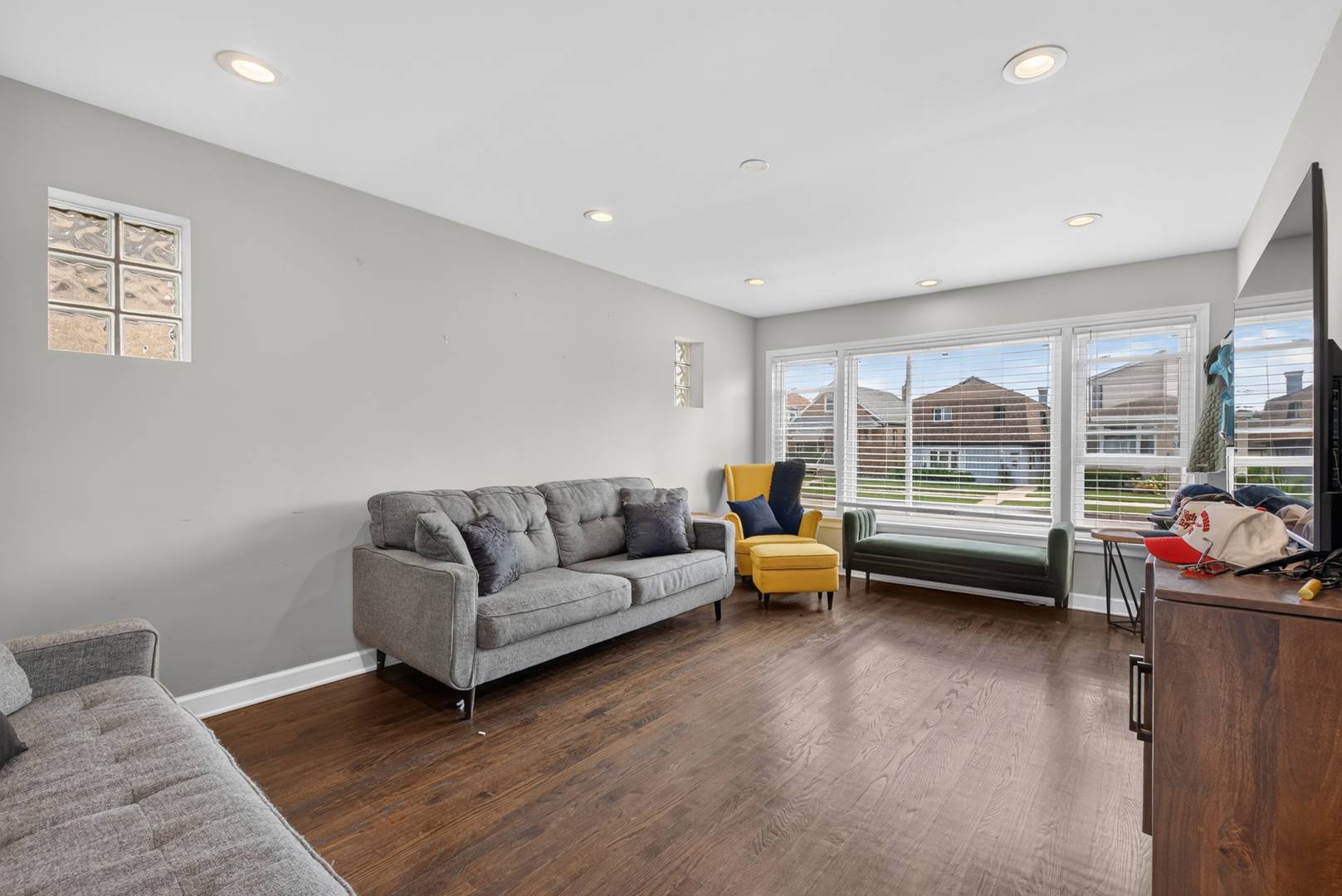 5440 N Mobile AVE, Chicago, IL 60630