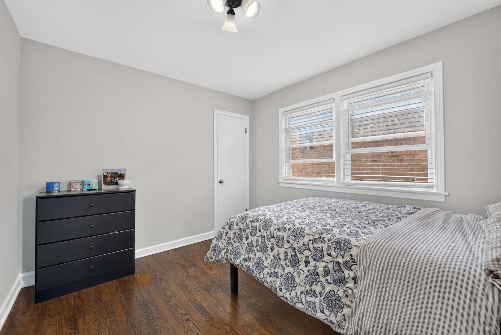 5440 N Mobile AVE, Chicago, IL 60630