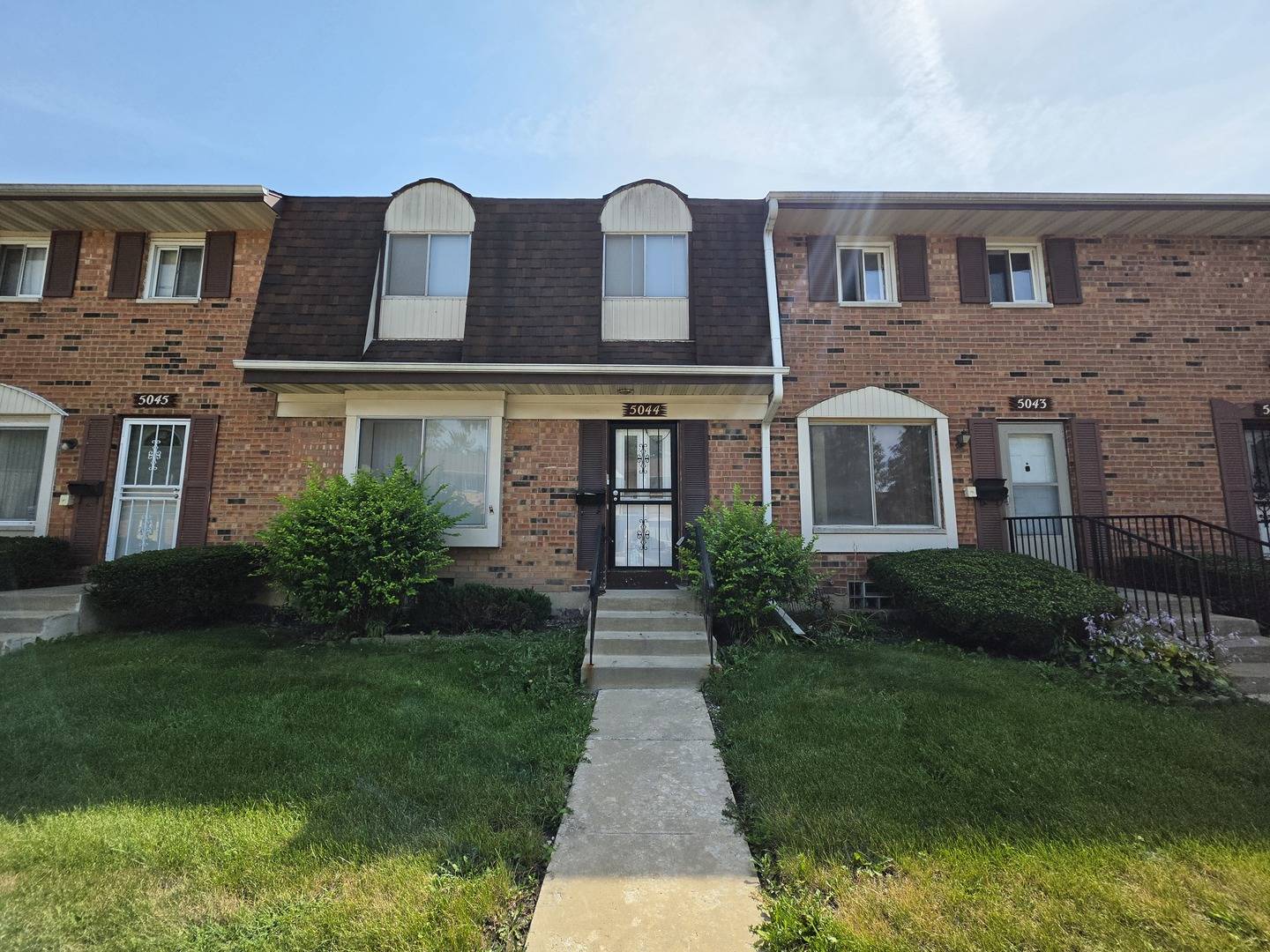 5044 Brighton LN, Richton Park, IL 60471