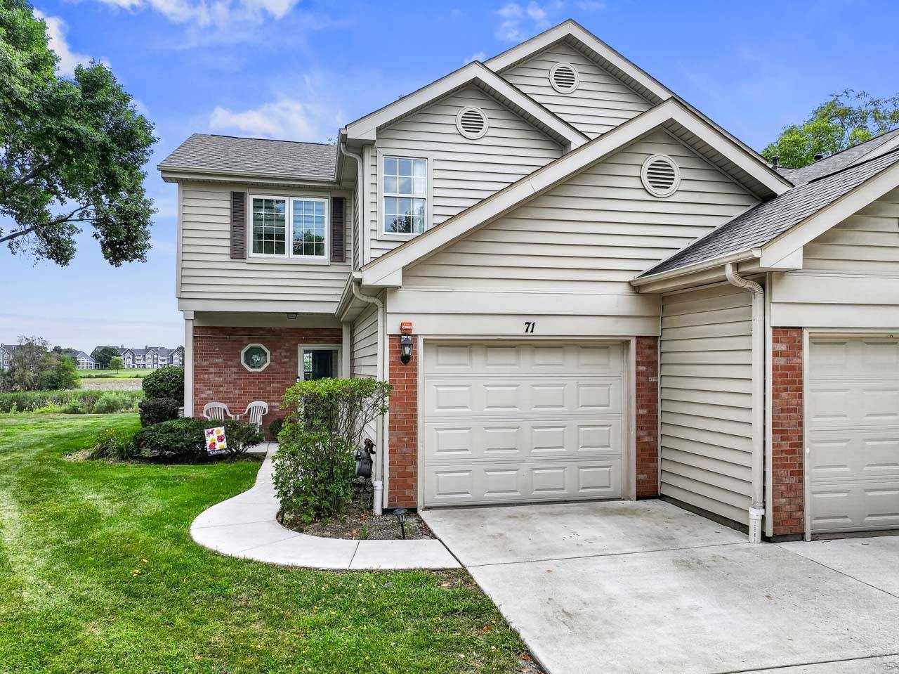 71 Golfview DR, Glendale Heights, IL 60139