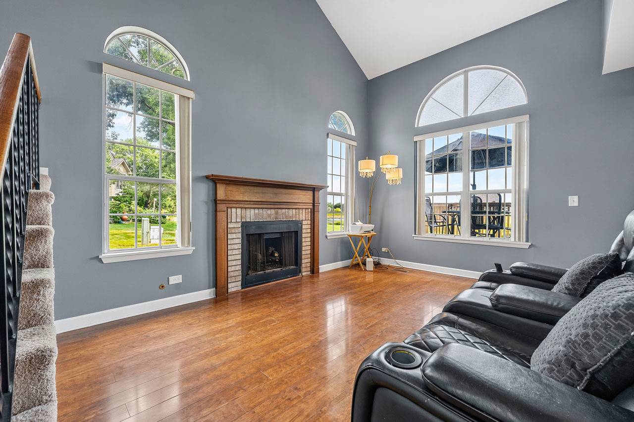 71 Golfview DR, Glendale Heights, IL 60139