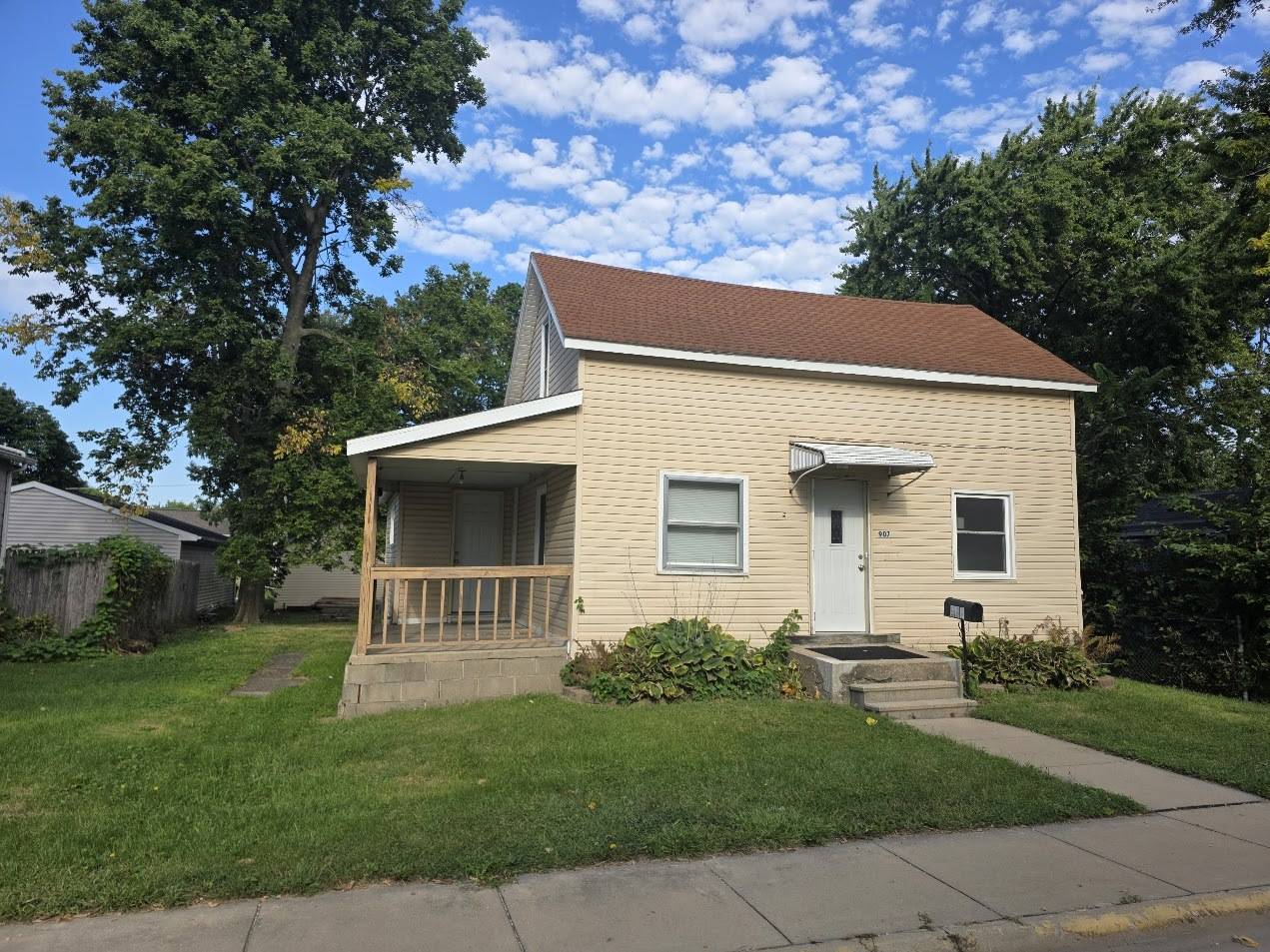 907 Wilson AVE, Sterling, IL 61081