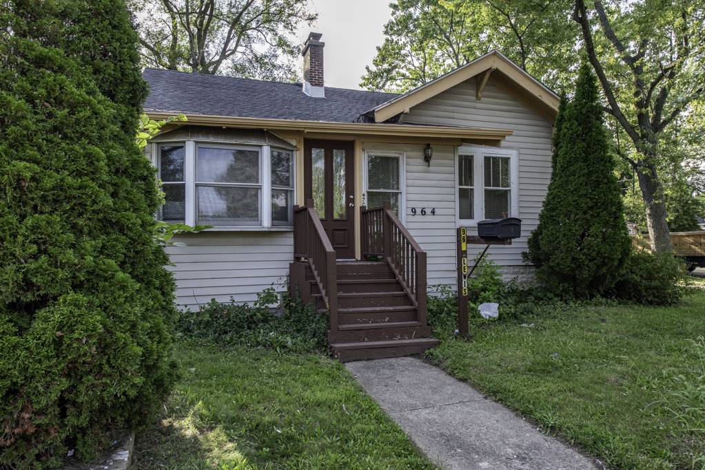 964 N Lewis AVE, Waukegan, IL 60085