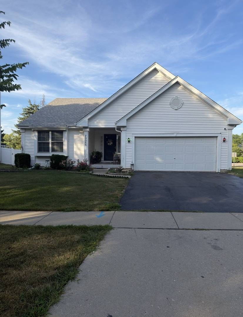 7055 Nathan LN, Carpentersville, IL 60110