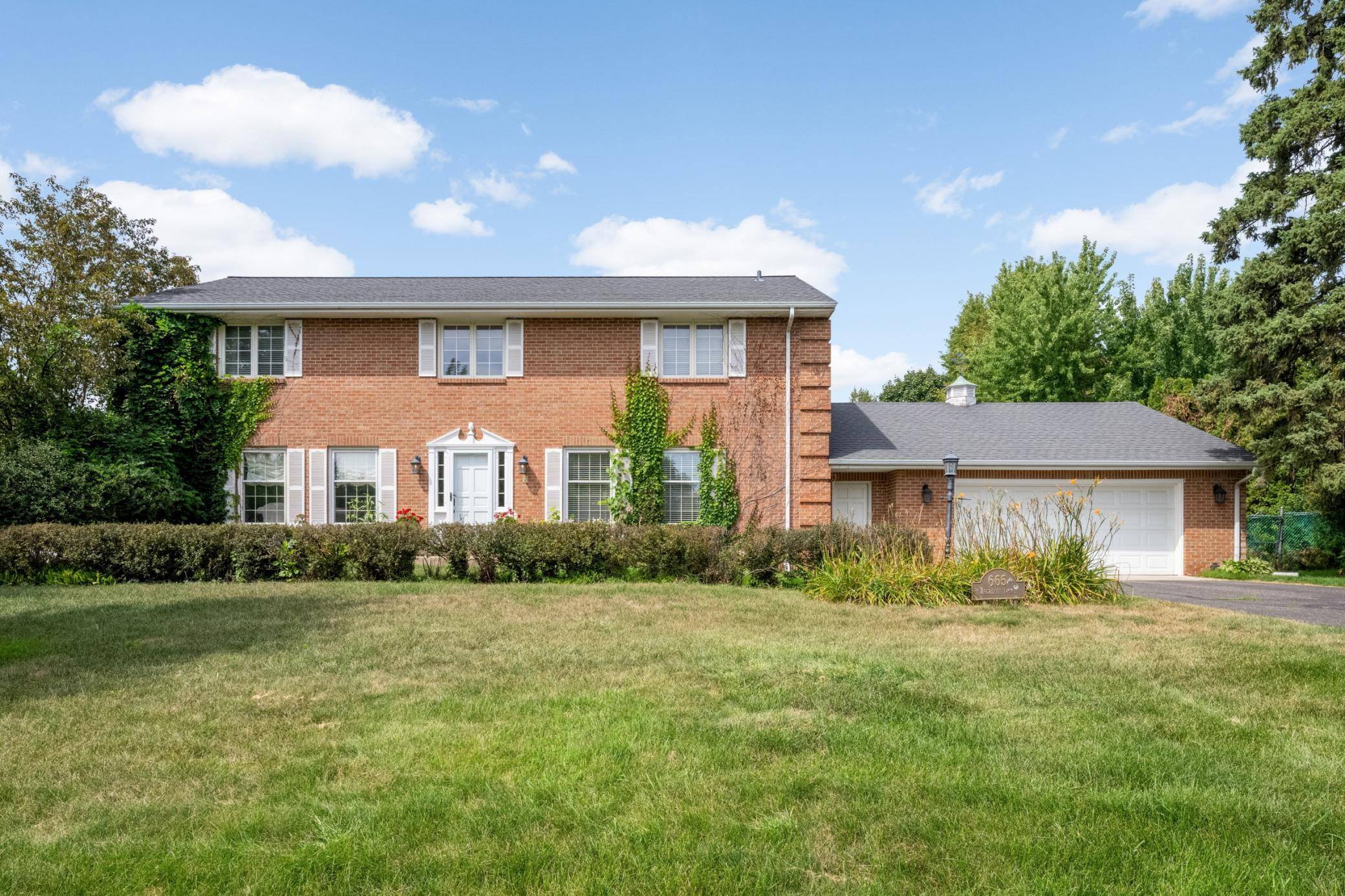 665 Arcadia DR, Mendota Heights, MN 55118