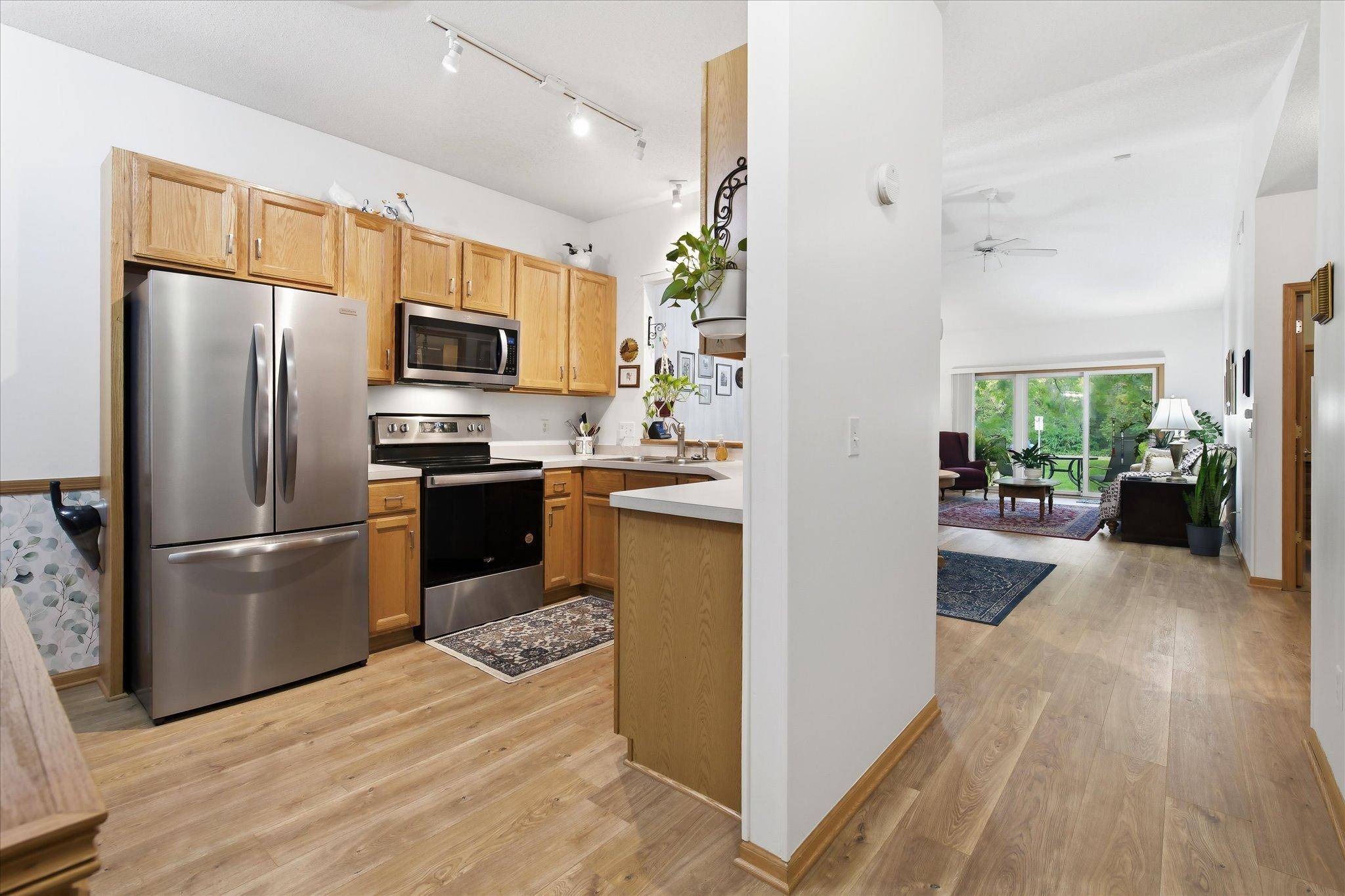 2707 River Hills DR S, Burnsville, MN 55337