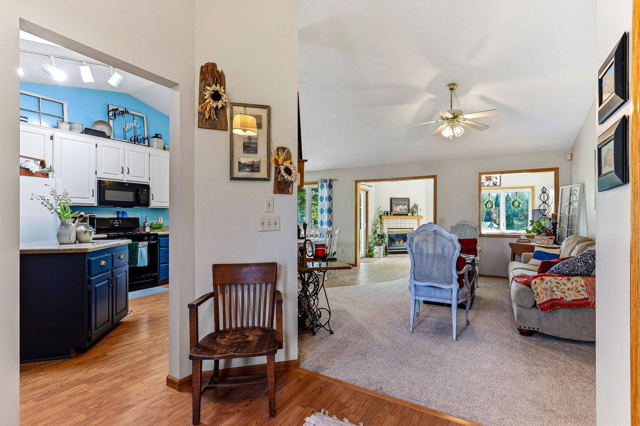 9205 Yorkshire LN, Brooklyn Park, MN 55443