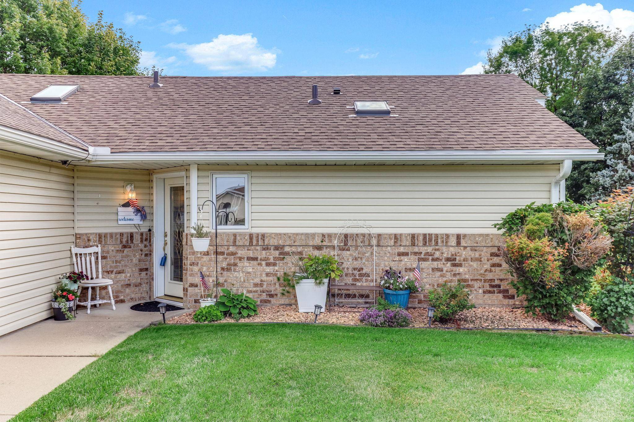 9205 Yorkshire LN, Brooklyn Park, MN 55443
