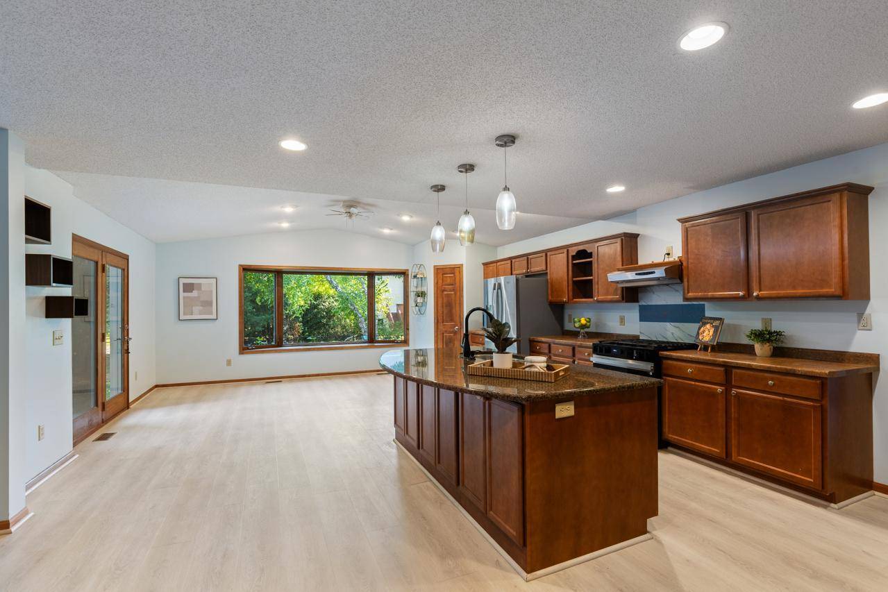 8818 Belvedere DR, Eden Prairie, MN 55347