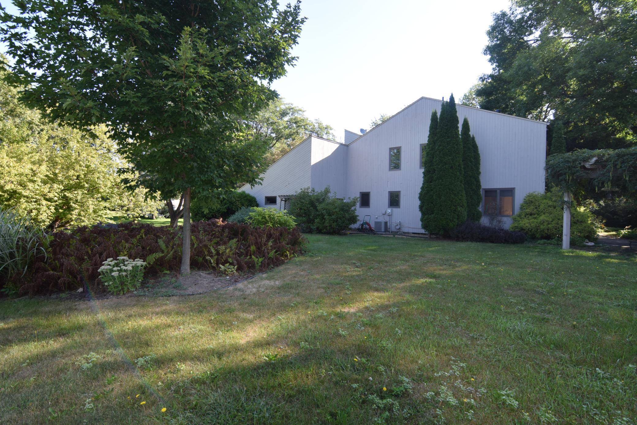 91 S Shannon DR, Shakopee, MN 55379