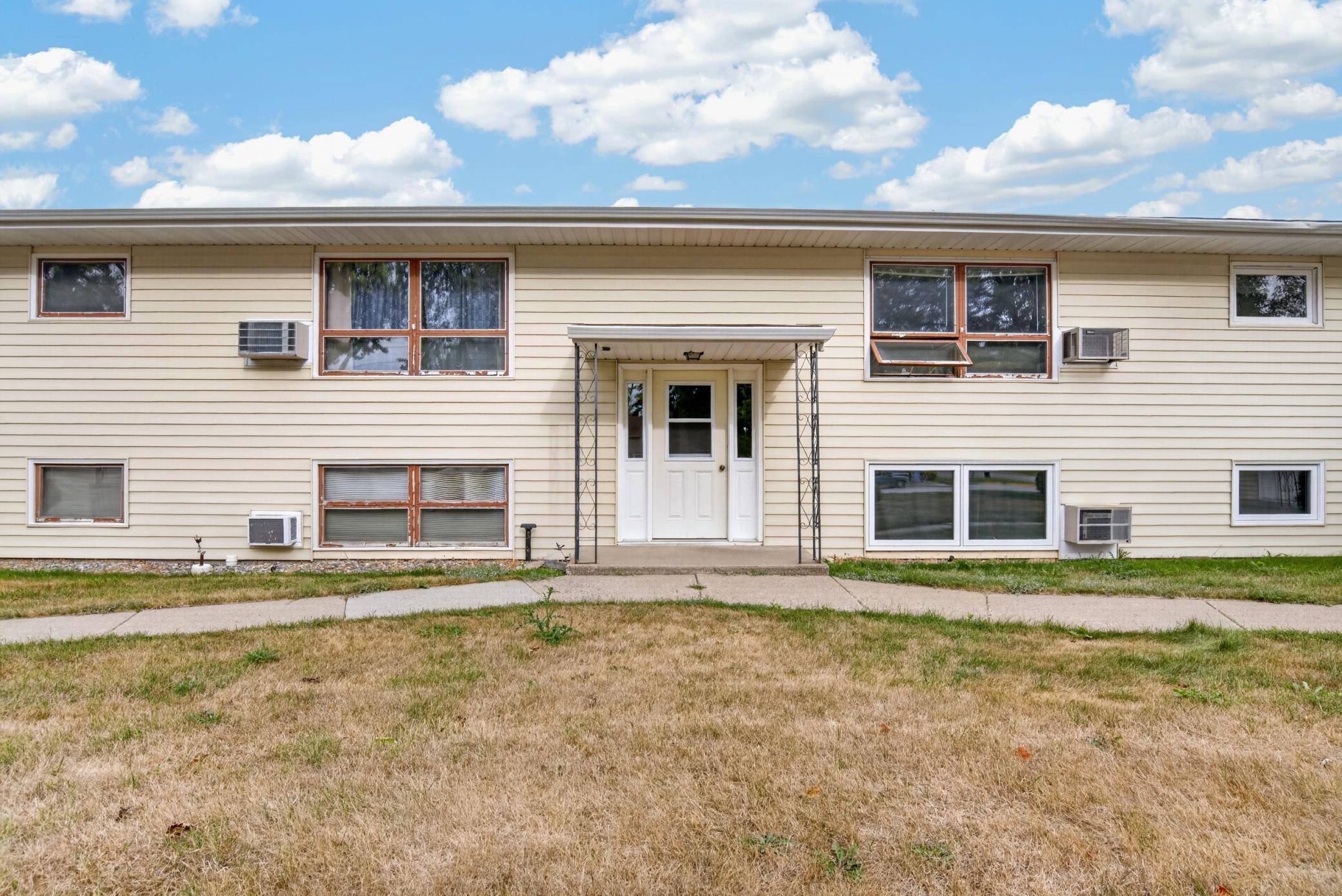 224 5th AVE NE #8, Valley City, ND 58072