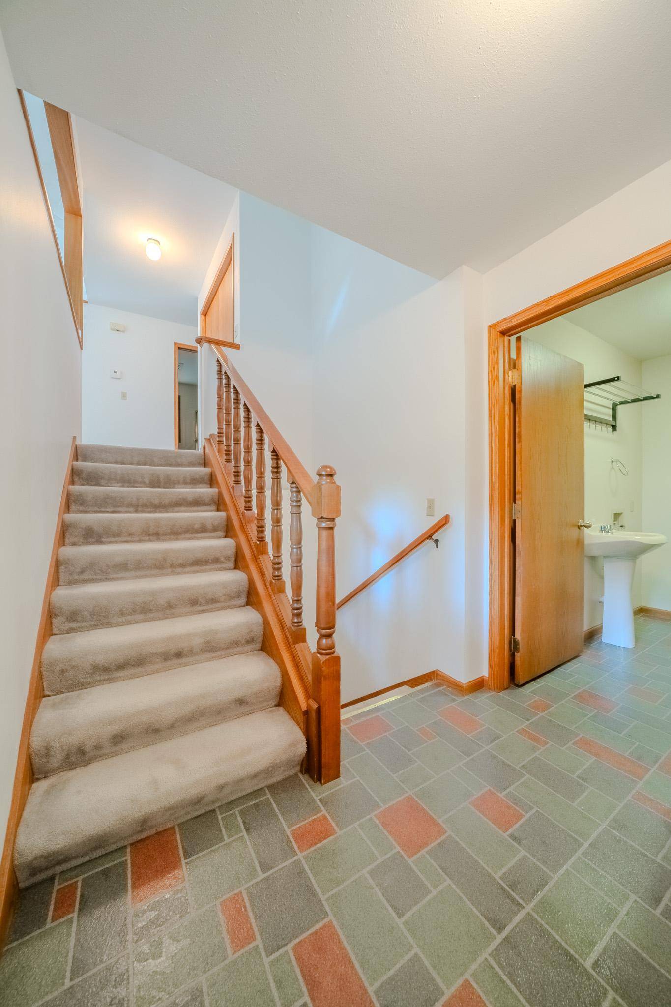 302 N Hickory ST, Royalton, MN 56373