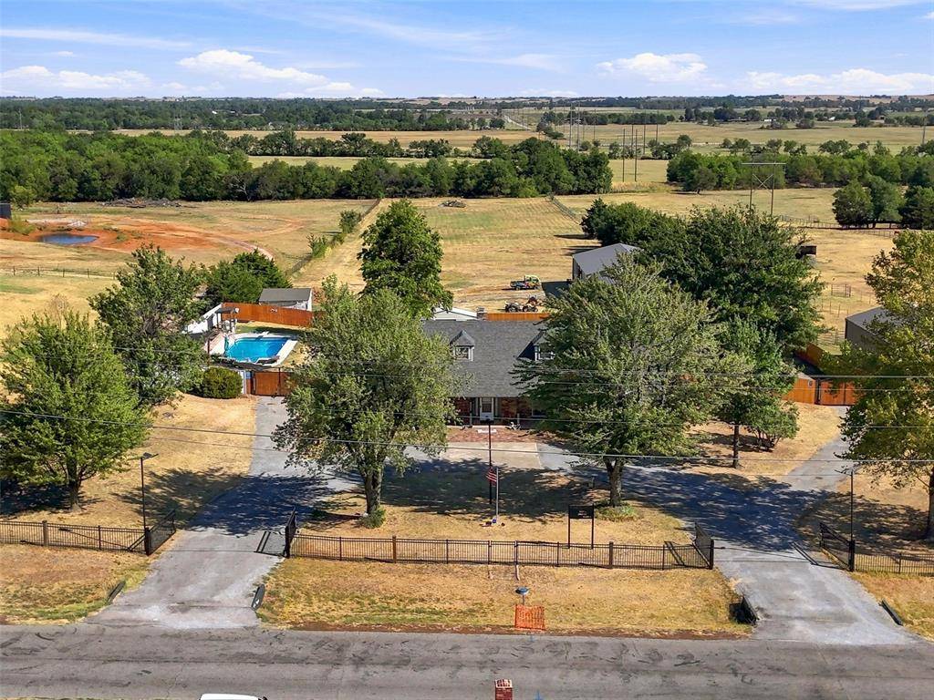 2303 E Elm ST, El Reno, OK 73036